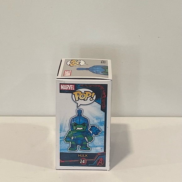 Funko Pop! Marvel Thor Ragnarok Hulk #241 [Blue] Target Exclusive - Picture 4 of 4